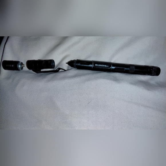 Bell & Howell tactical flashlight - Picture 7 of 9